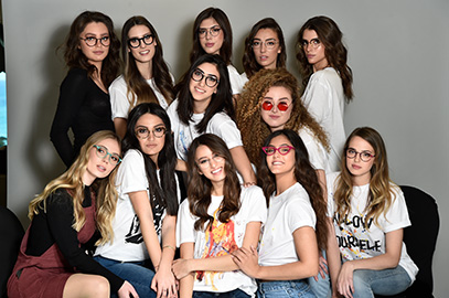 הצצה ליום הצילומים הראשון של המועמדות למלכת היופי